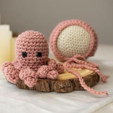 Imagem de Amigurumi polvo e touca rosá chá fotografia newborn recém nascido