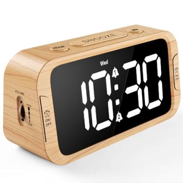 Imagem de Odokee Despertador digital duplo para quarto, 0-100% de diâmbio, modo dia da semana/fim de semana, fácil de ajustar, carregador USB, volume de alarme ajustável com 5 sons de alarme, Snooze, 12/24 horas, reserva de bateria (grão de madeira)