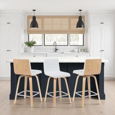 Imagem de Banqueta de barra giratória moderna Vienna com assento de couro sintético branco e moldura de madeira de carvalho padronizada, conjunto de 3