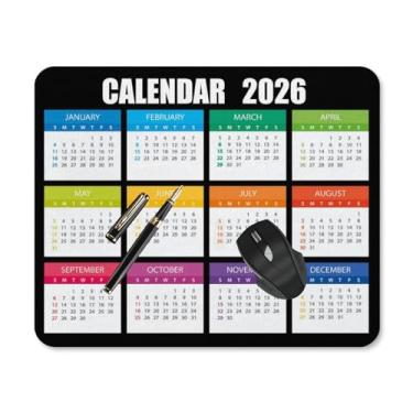 Imagem de Mouse pad calendário 2026, fundo preto com layout mensal, tapete grande para jogos de mesa com cabeçalhos coloridos do mês (calendário)
