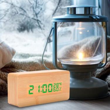 Imagem de Despertador digital com design de madeira com cabo de carregamento - O