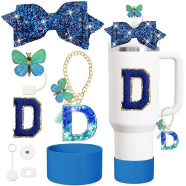Imagem de XIANGYUAN Conjunto de acessórios de copo de 8 peças, tampa de palha para copo Stanley de 850 g ou 1,134 g, adesivo para decorações Stanley, pingente de letra inicial personalizado (azul D)
