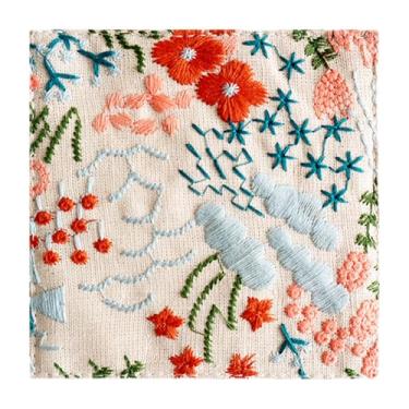 Imagem de Pacote com 4 porta-copos de pano floral bordado, porta-copos de tecido para bebidas tapetes de mesa rústicos de linho de algodão resistentes ao calor tapetes quadrados antiderrapantes para mesa de