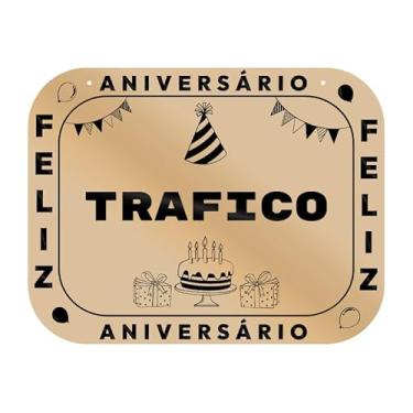 Imagem de Placa Feliz Aniversário Trafico em MDF, 19x14 cm, com 2 Furos para Pendurar