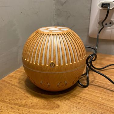 Imagem de Umidificador Difusor De Aroma Ultrassonico Luz De Led Bola Rajada Marfim