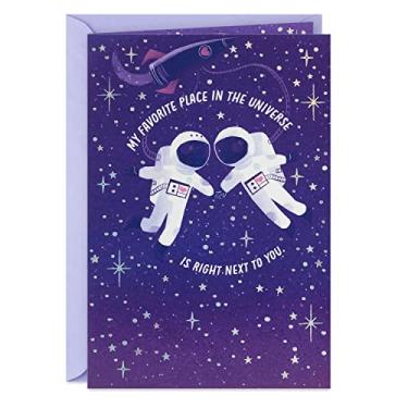 Imagem de Hallmark Cartão de aniversário para marido, esposa, namorado, namorada (Astronautas, lugar favorito do universo)