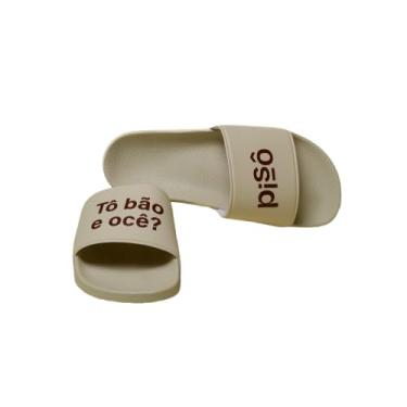 Imagem de Chinelo Slide Unissex Bege, Antiderrapante, Confortável com Estampa em Alto Relevo, Gáspea Acolchoada, Pisô Tô Bão e Ocê? (BR, Adulto, Faixa Numérico, 42, 43)