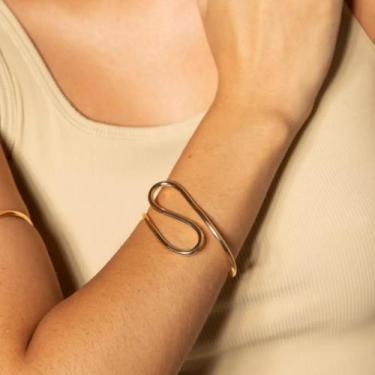 Imagem de Bracelete banhado a ouro 18 k  com curvas.Este bracelete é perfeito pa