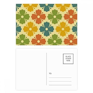 Imagem de Conjunto de cartão postal de aniversário com pétalas de grama e flores em cor doce