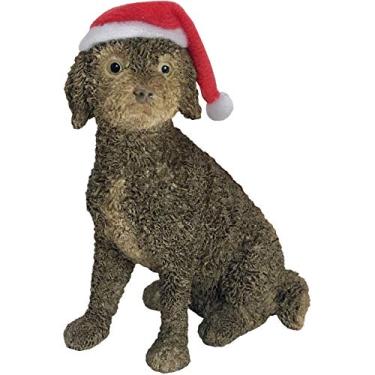Imagem de Sandicast Labradoodle marrom com chapéu de Papai Noel enfeite de Natal