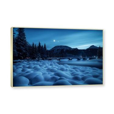 Imagem de Moldura de champanhe. Arte de parede em tela de paisagem de inverno, (ponte sob o luar), cena natural emoldurada para sala de estar, quarto, cena de inverno tranquila pronta para pendurar. 70 x 105 cm