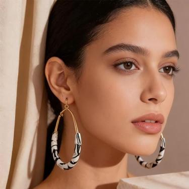 Imagem de Brincos de acrílico redondos pretos e brancos para mulheres, geométrico, listrado, xadrez, pingente de gota, presentes de Natal, presentes de amizade para mulheres, dia dos namorados, Medium, Latão