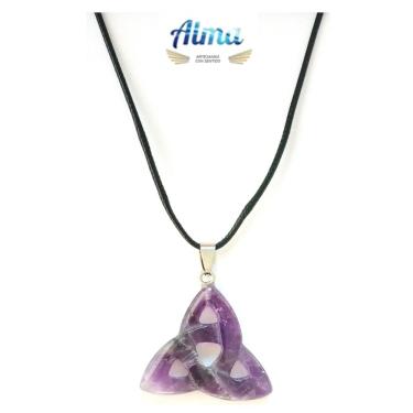 Imagem de Colar com pingente de quartzo ametista com triquete celta