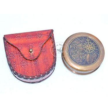 Imagem de bússola aasiya náutica Not All Who Wander are Lost Solid Brass com acabamento antigo e estojo de couro para presente