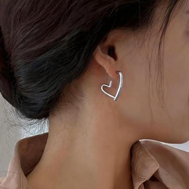 Imagem de Brincos femininos de argola de coração duplo, opção de 2 cores (ouro/prata), joias modernas para uso diário e festa, One Size, Metal, Sem pedra preciosa