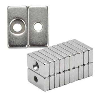 Imagem de 30pcs. Imã De Neodimio Retangular 20x10x4mm Com Furo - N35 - Neoimã