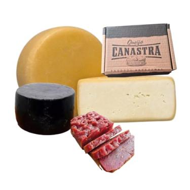 Imagem de Parmesão Artesanal Capa Preta 500g + Canastra Meia Cura 500g | Acompanha Goiabada Cascão Artesanal | Sabor Autêntico de Minas