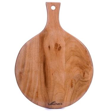 Imagem de Lahumzco Tábua de corte redonda de madeira de acácia com alça 28 x 38 cm – tábua multiuso para cortar, queijo, pão e charcutaria – Bandeja decorativa de madeira para cozinha e jantar