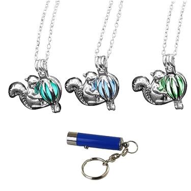 Imagem de AlterImage Conjunto de 3 colares de esquilo encantador que brilha no escuro com 3 joias luminosas verde, azul e azul celeste, Adult, Zinco, não conhecido