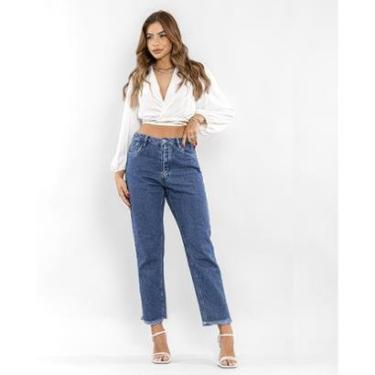 Imagem de CALÇA JEANS FEMININA MOM COM BOTÕES NA VISTA E BARRA DESFIADA-Feminino