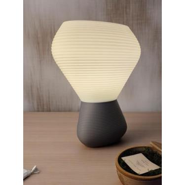 Imagem de Luminária de Mesa Arqora, Design Moderno, Base com Difusor Texturizado, Luz Aconchegante (Cúpula Branca/Base Cinza)