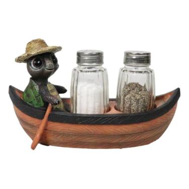 Imagem de Ebros Camper Turtle Zippy com um chapéu de caminhada, remo de barco, sal e pimenteiro, estatueta de suporte com coqueteleiras de vidro, 17,78 cm de comprimento, para fãs de barco, pesca, acampamento, atividades ao ar livre, tartarugas, decoração de tartarugas