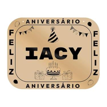 Imagem de Placa Feliz Aniversário Iacy em MDF, 19x14 cm, com 2 Furos para Pendurar