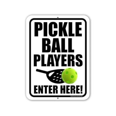 Imagem de Honey Dew Gifts, Jogadores de pickleball entram aqui, placas de porta para casa, decoração de parede esportiva, decorações de pickleball, presentes de pickleball, placas de rua de metal, presentes