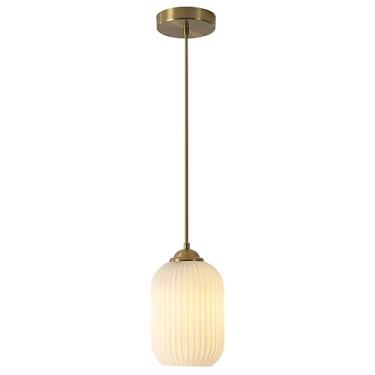 Imagem de Luminária pendente oval de vidro branco com detalhes dourados, estilo moderno de meados do século XX; Luminária pendente nórdica de 1 lâmpada em latão escovado para sala de jantar; Mini lumi