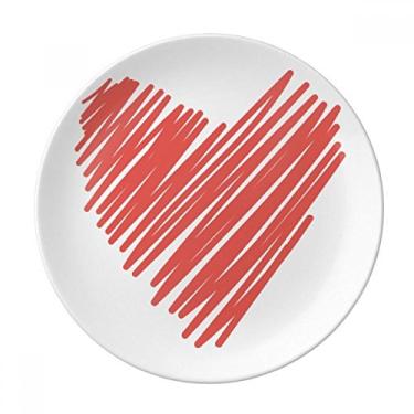 Imagem de Prato decorativo para o Dia dos Namorados com desenho de coração e grafite de porcelana