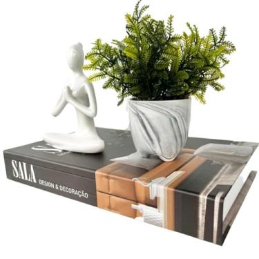 Imagem de Rio Tijucas - Decoração casa livro fake + vaso mármore + estátua yoga