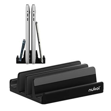 Imagem de Suporte vertical para laptop – Suporte de mesa de alumínio Nukoi com 4 compartimentos e apoios de silicone, suporte de base dupla ajustável com 2 compartimentos extras, serve para laptops, tablets e telefones de até 17,3 polegadas – Preto