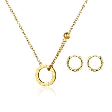 Imagem de FLORA CONJUNTO COLAR FOLHEADO A OURO 18K PINGENTE REDONDO NUMEROS ROMANOS E BRINCO ARGOLINHA DETALHE TORCIDO BANHADO