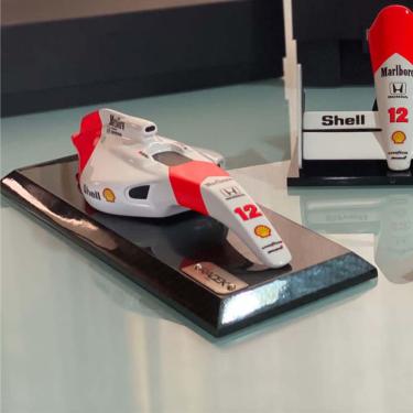 Imagem de Miniatura de Quadro Decorativo 33cm x 12,5cm Carro F1 MP4/4 SNN Branco - Gran Belo