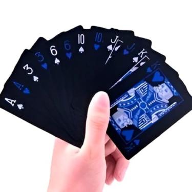 Imagem de Baralho Black Premium, Cartas de Poker à Prova D'água, Plástico Laminado, 54 Cartas, Design Elegante em Preto e Azul, Ideal para Jogos e Viagens