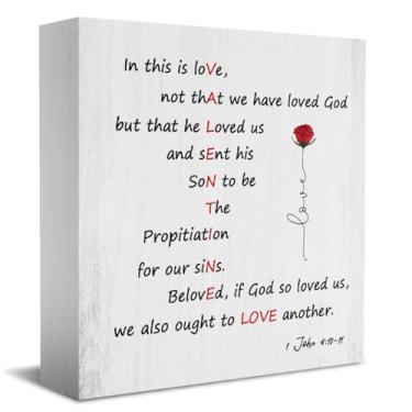 Imagem de Sinal de caixa de versículo bíblico números 1 João 4:10-11 placa de bloco cristão citação religiosa decoração de mesa para decoração de parede de prateleira de escritório em casa presentes religiosos