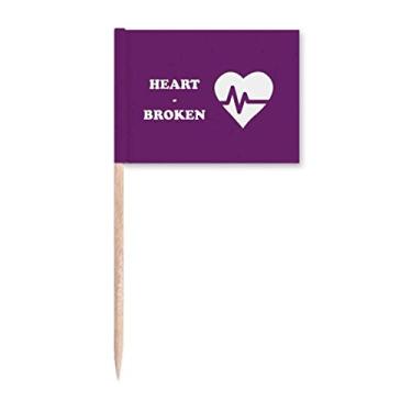 Imagem de Bandeiras de palito de dente com flutuação de ferimentos quebrados no coração para decoração de festa