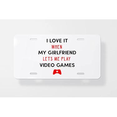 Imagem de Capa para placa de licença I Love It When My Girlfriend Lets Me Play Video Games – Capa para placa de carro – Capa para placa de carro 15 x 30 cm
