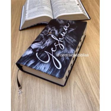 Imagem de Bíblia Leão yeshua com Pingente no fitilho Com Harpa E Índice Letras G