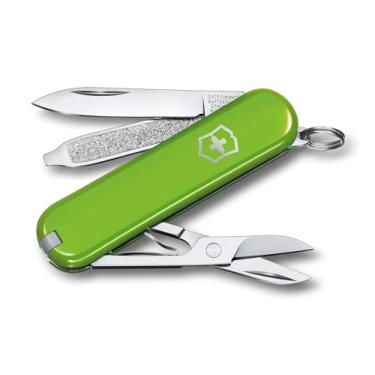 Imagem de Victorinox Canivete suíço clássico SD, compacto, 7 funções, faca de bolso suíça com lâmina pequena, chave de fenda e chaveiro - abacate esmagado (verde)