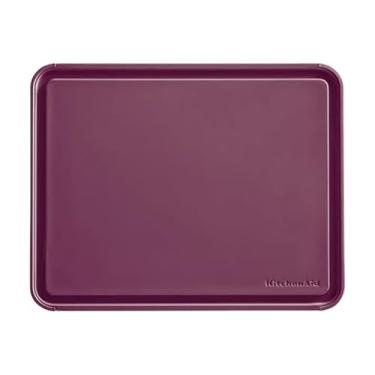 Imagem de KitchenAid Tábua de corte de plástico clássica com trincheira de perímetro e bordas antiderrapantes, pode ser lavada na lava-louças, 28 x 35 cm, beterraba