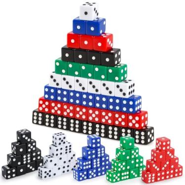 Imagem de Hooqict 100 Pieces Casino Dice Set 16mm Standard Dice Game Acrylic 6 Sided Colored Playing Dice Bulk for Casino Vegas Math Classroom Supplies Board Games (Black, Red, White, Blue, Green)