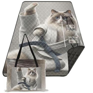 Imagem de TSENQUE Cobertor de praia engraçado à prova de areia de karatê de gato, impermeável, extragrande, dobrável, cobertor de piquenique, tapete grande, para acampamento, 299,7 x 203,2 cm