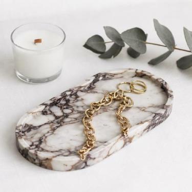 Imagem de Bandeja oval de mármore Calacatta Noir – Bandeja de mármore preta de 30,5 x 15,2 cm para bancada, perfume e exibição de joias | Bandeja de pedra luxuosa sólida de 2 cm de espessura