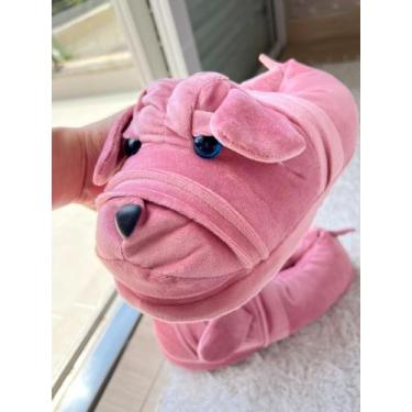 Imagem de Pantufa 3D de cachorro rosa peludinho fofinho Personagem 3D adulto e i