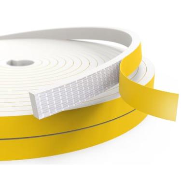 Imagem de Excluidor de rascunho para janelas de portas, fita de espuma autoadesiva, tira de vedação de rascunho para vedação de lacuna, 1/10.2 cm x 1/20.3 cm x 50 pés, branco