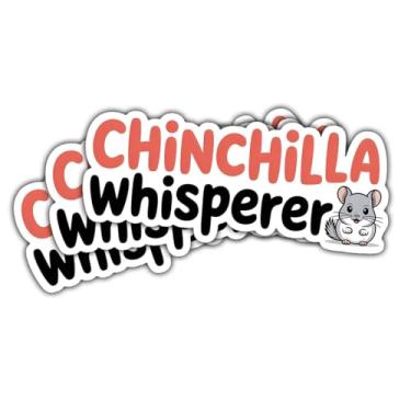 Imagem de 3 adesivos de chinchila Whisperer, decalque de vinil com citação para amantes de animais de estimação para proprietários de chinchilas, fãs de animais exóticos, crianças, adolescentes, adultos, laptop