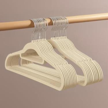 Imagem de Cabides finos, veludo macio, ideal roupas delicadas, organiza armario, e elegantes, bege.