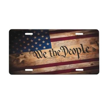 Imagem de We The People Placa de licença frontal vintage bandeira americana placas decorativas de alumínio placa de carro de metal 15 x 30 cm capa de etiqueta de vaidade novidade com 4 furos acessório de
