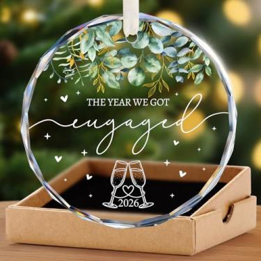 Imagem de Chrifansi Ornamento de noivado 2026, presentes de noivado para casais, noiva, noivo, presentes de chá de panela de casamento, enfeite de noivado 2026, enfeite de noivado de cristal para primeiro Natal